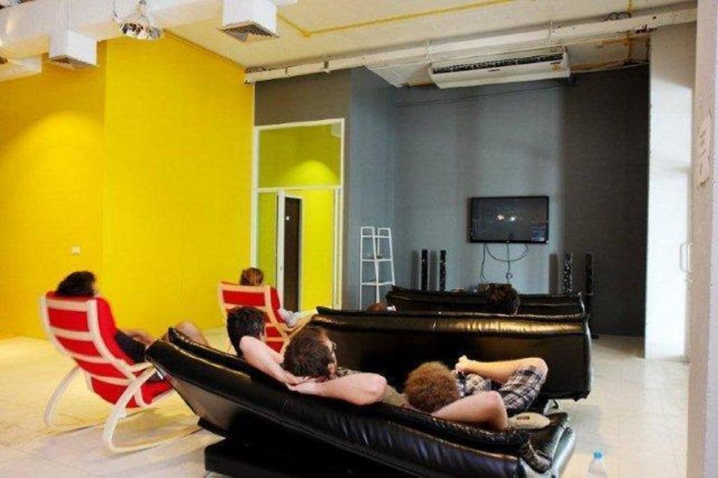 Kool Backpacker Hostel Patong Экстерьер фото